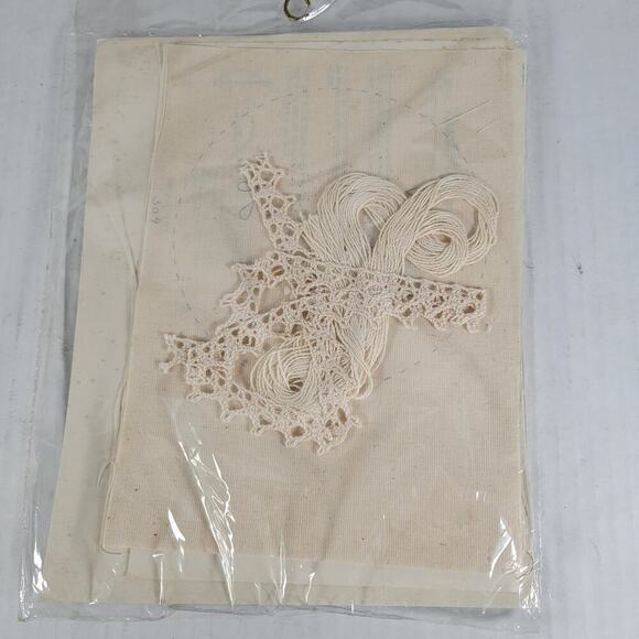 2 NIP Needle Magic Candlewicking Pineapple & Tulip Pincushion Ornament Kits - Picture 5 of 5